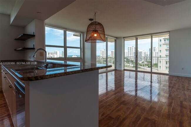 Photo - 19501 W Country Club Dr Unidad 1603