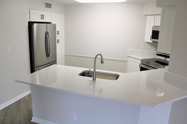 Photo - Unfurnished Annual Updated Ground Level 2/2 split plan Condo-Vista Verde East (Isla Del Sol) Unit 1
