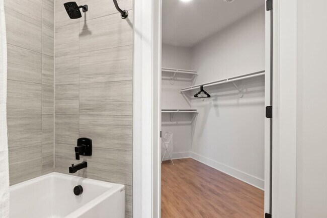 Photo - 2317 W Grace St Unidad SI ID1312497P