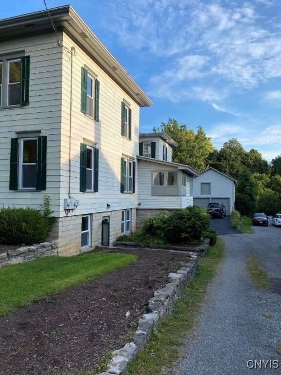 Photo - 206 E Genesee St