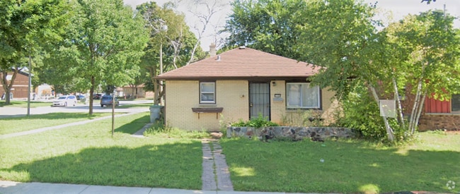 Building Photo - 3BR SINGLE FAMILY HOME WITH FULL BASEMENT,...