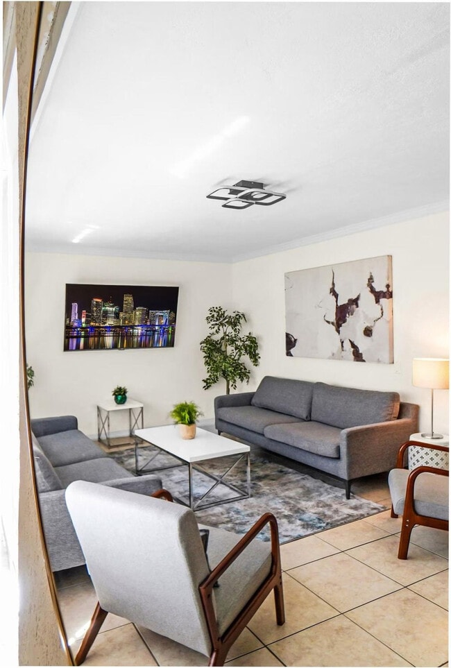 Building Photo - 2727 SW 22nd Ave Unit ID1323989P