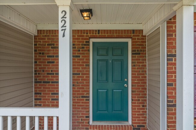 Photo - 227 Swaying Pne Ct