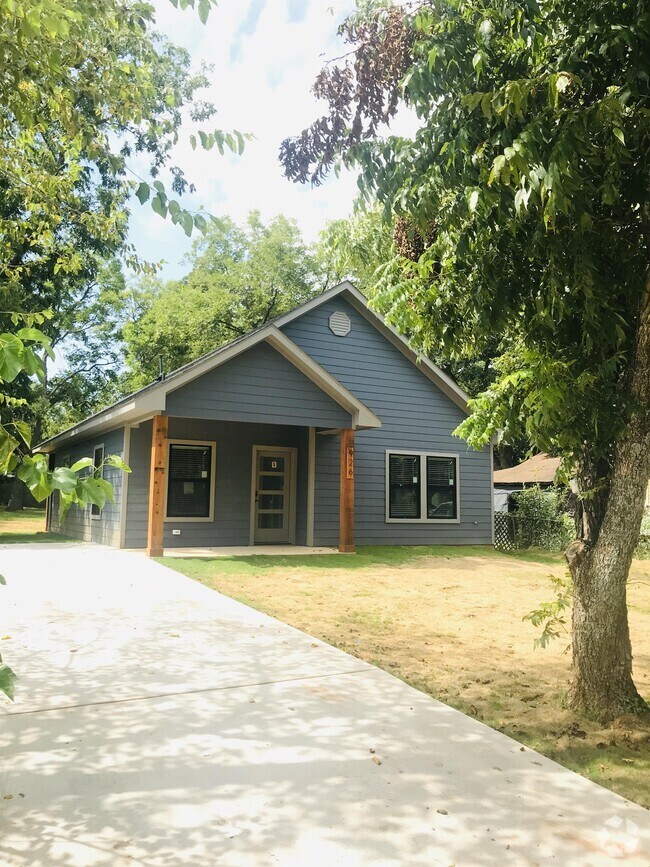 Building Photo - 926 W Baker St Rental
