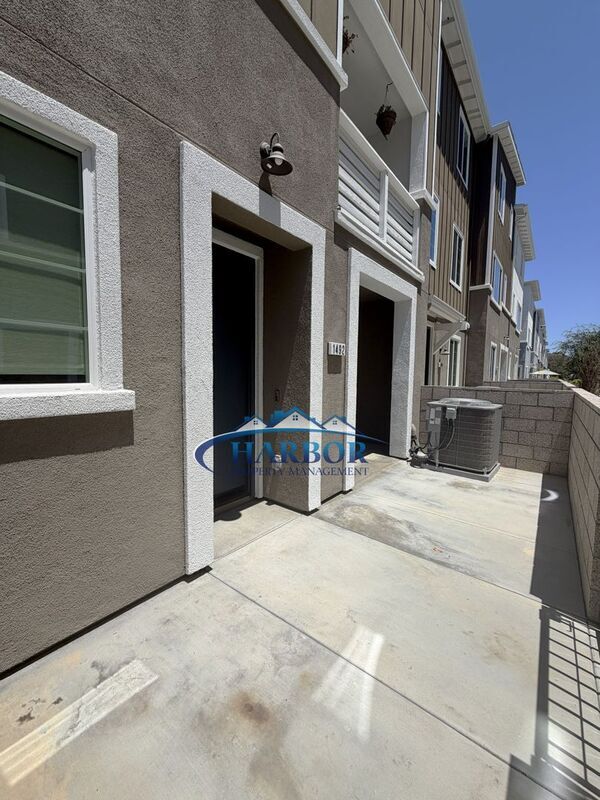 1492 W Sunrise Ln