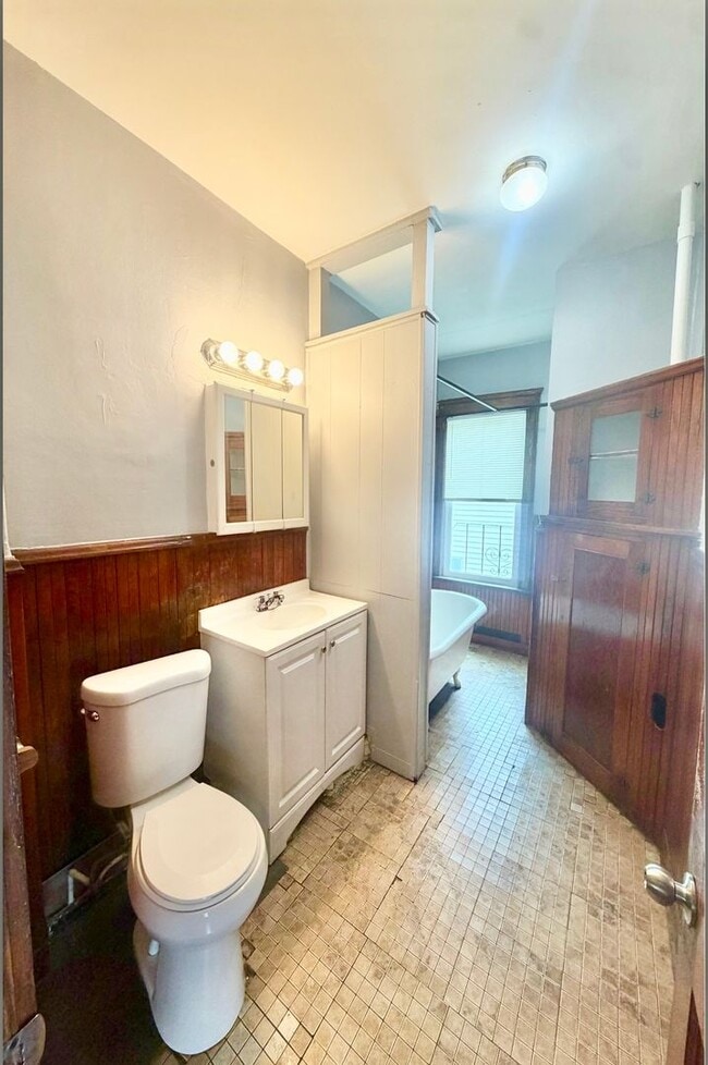 Photo - 212 Welles St Unit 3