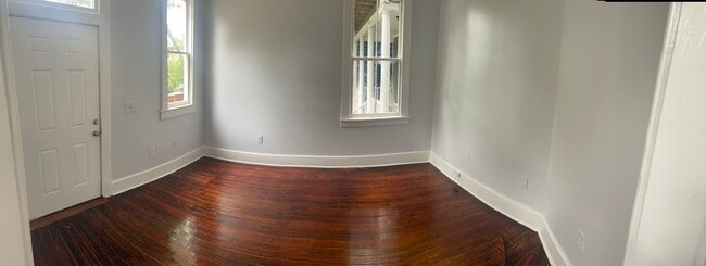 Photo - Newly Renovated Tri-Plex Near Forsyth Unidad C