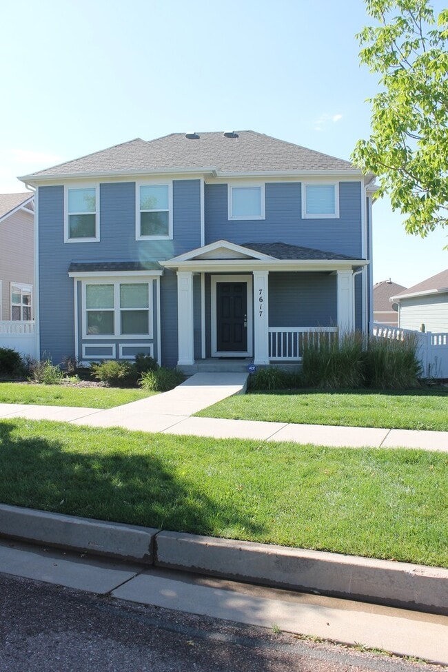 Building Photo - $2300 | 3BR/2.5BA | Dog Friendly Beautiful... Rental
