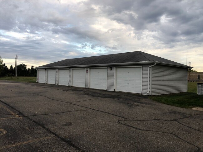 Photo - SIX weeks rent FREE! Unit Apt 5