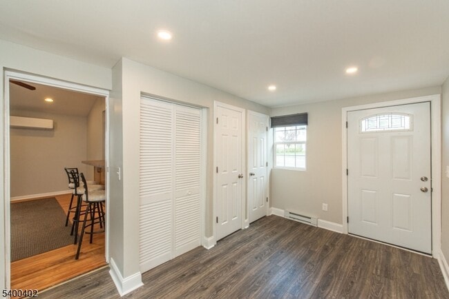 Photo - 59 Iroquois Ave