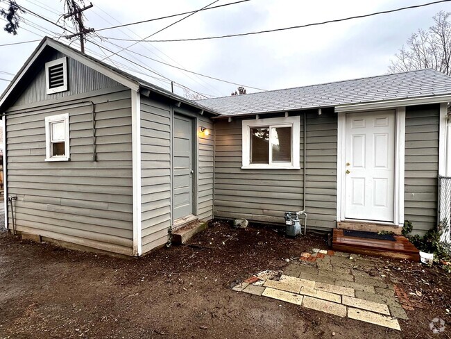 Building Photo - r706 Unit 2 Rental