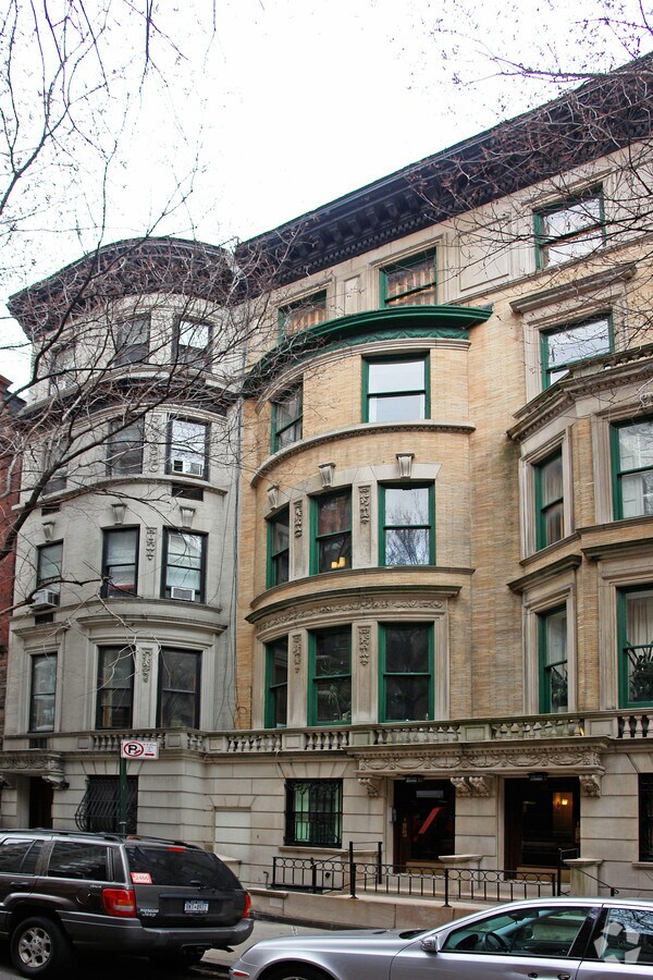Photo - 18 W 68th St