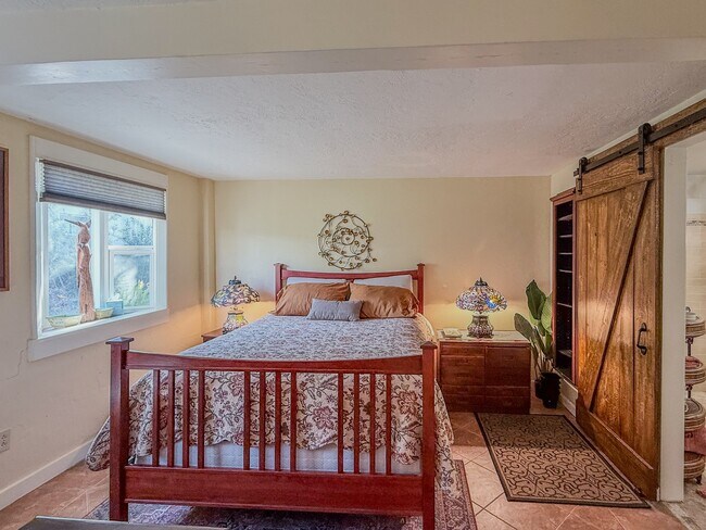2433 McKinley Ave Unit B