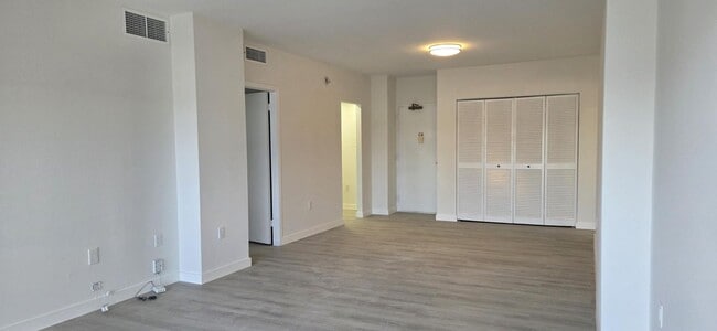 Photo - 1980 S Ocean Dr Unidad 1 Bedroom Condo for Rent