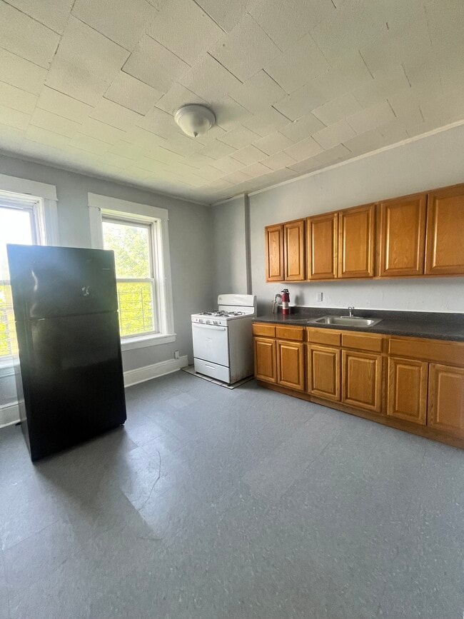 43 Grant Ave 3R - 40 Grant Ave Apartments Unit 3R