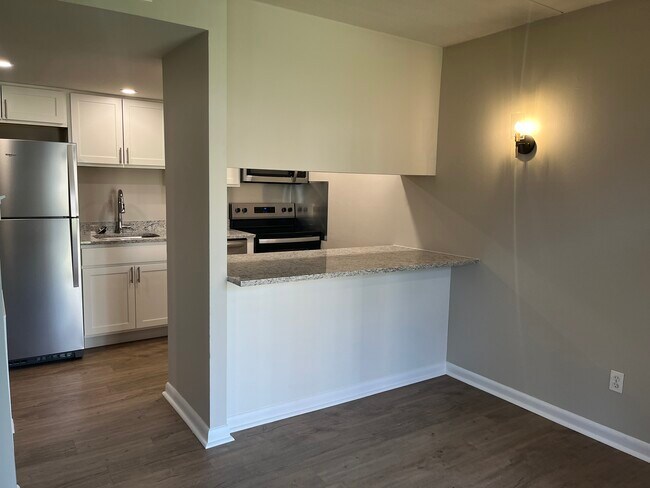 Comedor a Cocina - Rose Hill Apartments