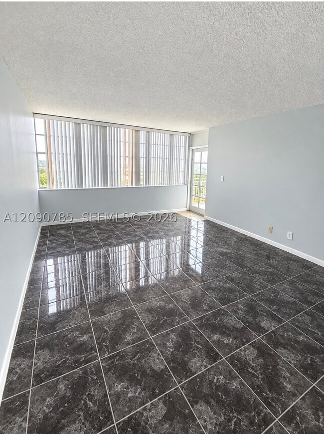 Photo - 2025 NE 164th St Unit 819