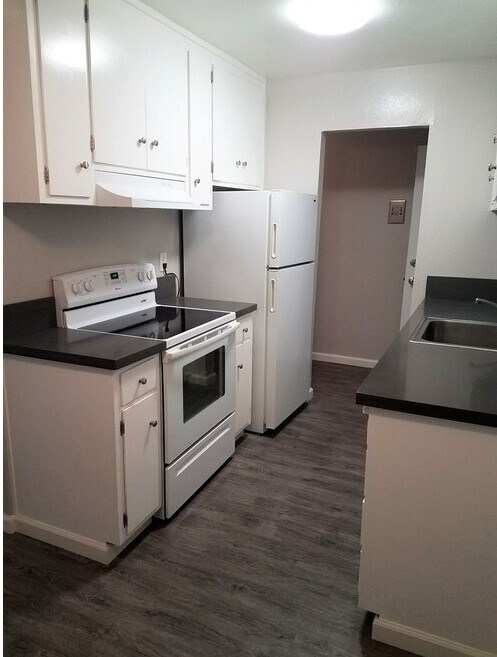 1 BR Kitchen1A - Summit Apartments