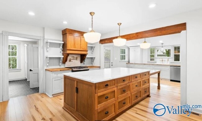 Photo - 3305 Bradley St SW