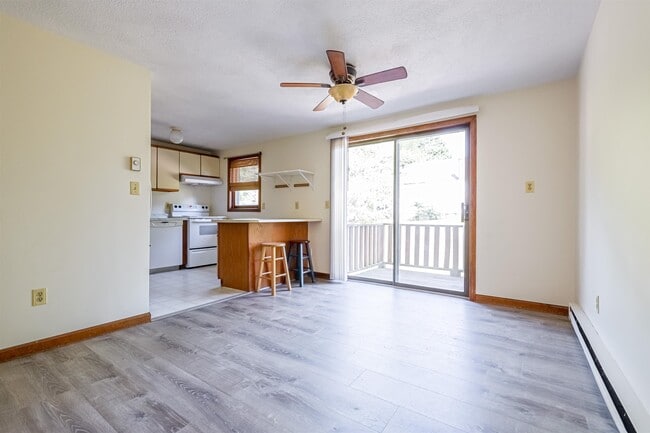 Photo - 38 Stonegate Ln