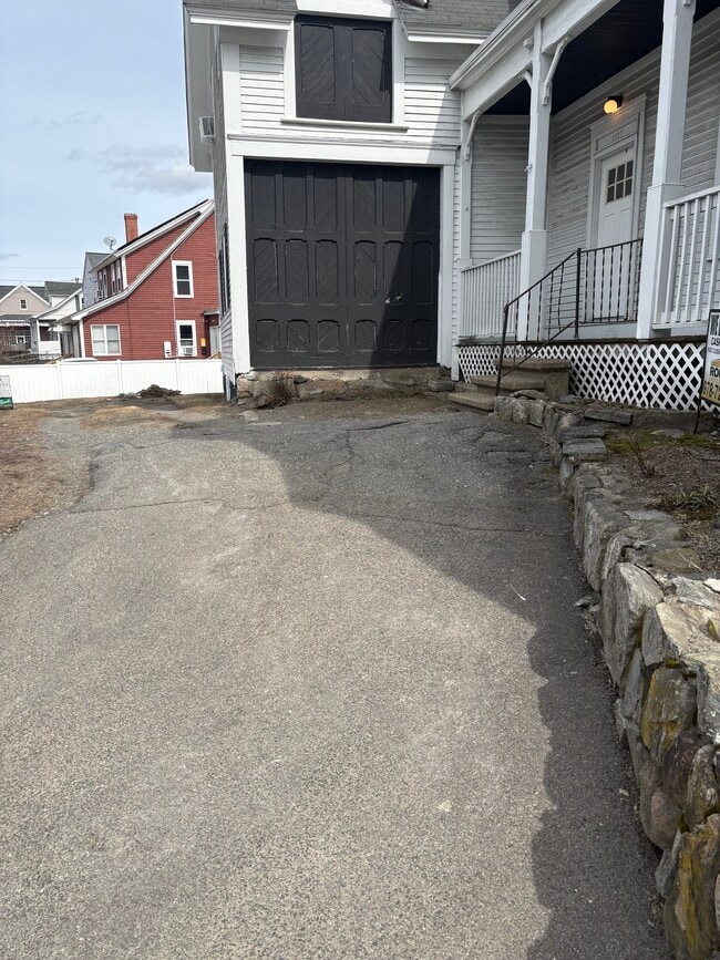 Building Photo - 1107 Bridge St Unit 5