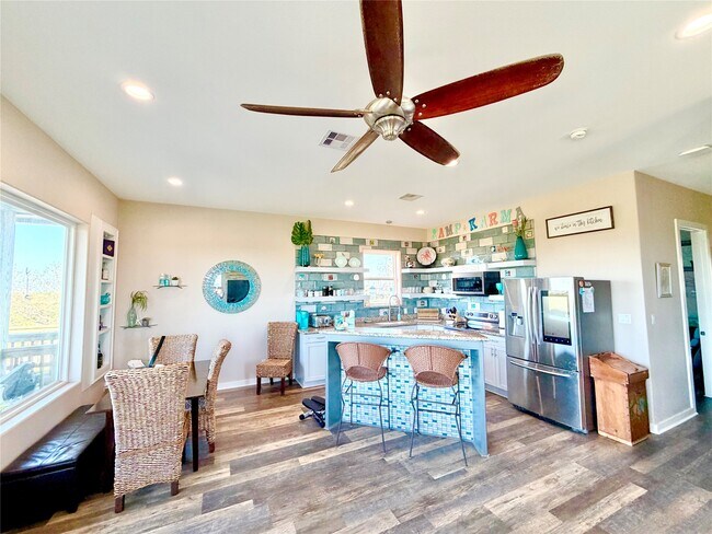 Photo - 1051 Honeysuckle