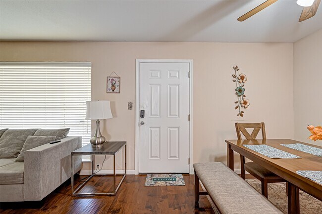 2121 Fountain View Dr Unit 16