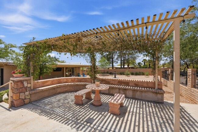Photo - 4 Bedroom Home on 1 Acre Lot