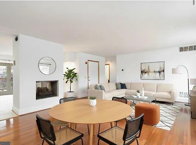 Photo - 1717 Green St