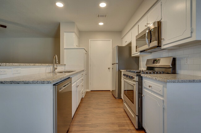 brand new appliances and granite - 1233 Cordell St