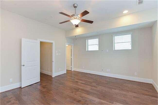 Photo - 2112 Radcliffe St