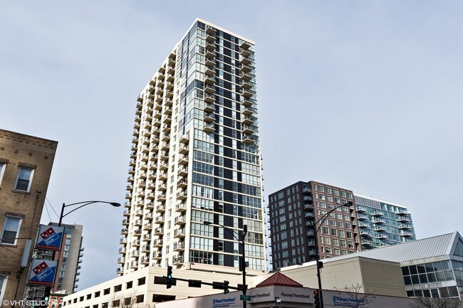 Building Photo - 1212 N La Salle Dr Unit 2406