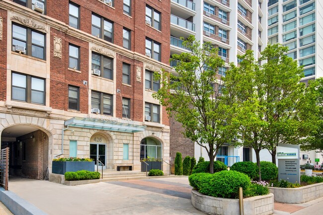 Building Photo - Reside at Belmont Harbor Rental