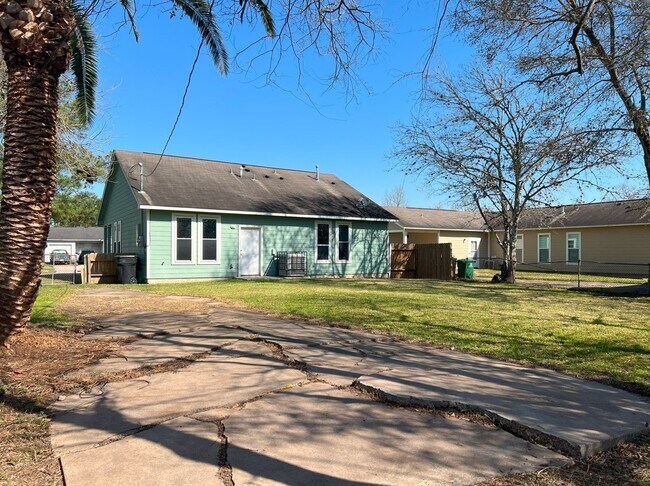 5030 Marietta Ln