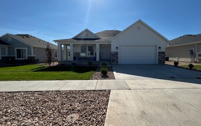 Building Photo - 2 Bedroom 2.5 Bathroom 55+ community Rental