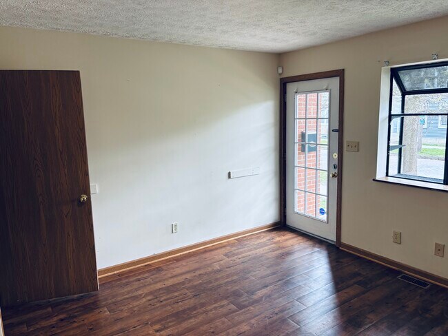 Photo - 104 McMillen Ave Unidad A