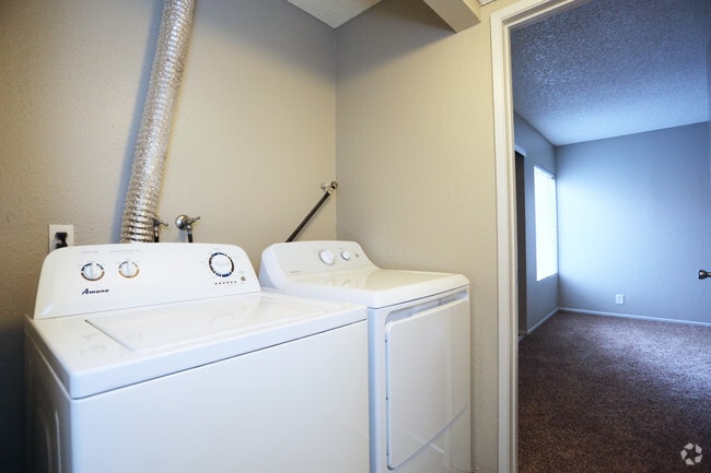 2HAB, 2BA - 824 ft²