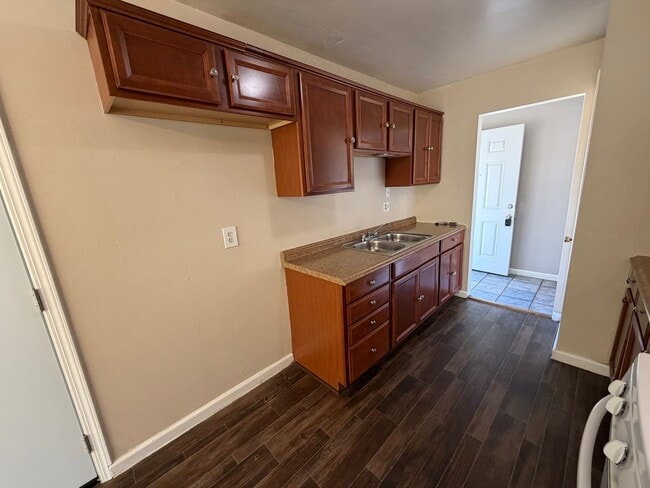Photo - 1642 Dover Ave