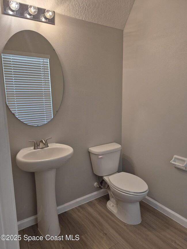 Photo - 1115 Newton Cir