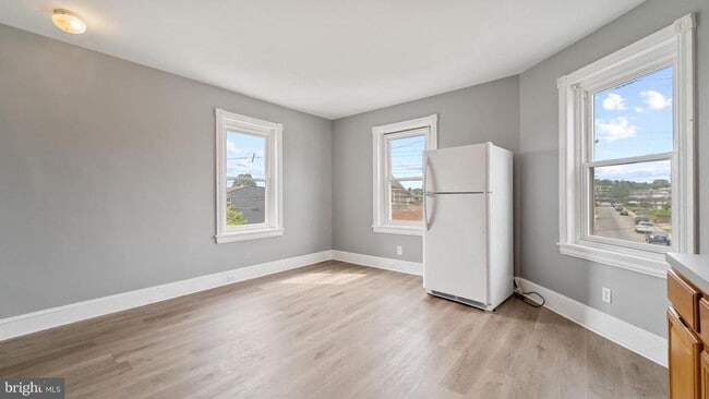 Photo - 203 S Springfield Rd
