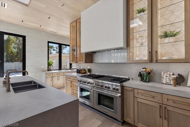 Photo - 2401 Driftwood Dr