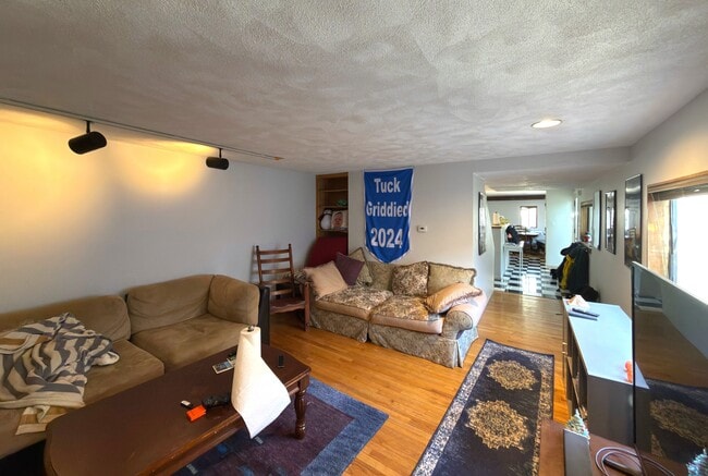 Building Photo - 61 6th St Unit 1