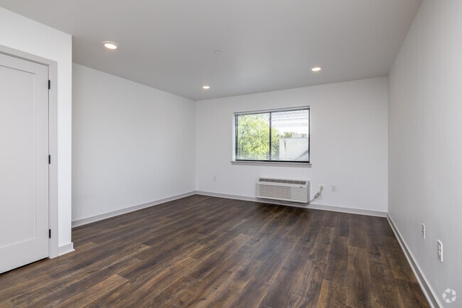 1BR, 1BA - 660SF - Living Room