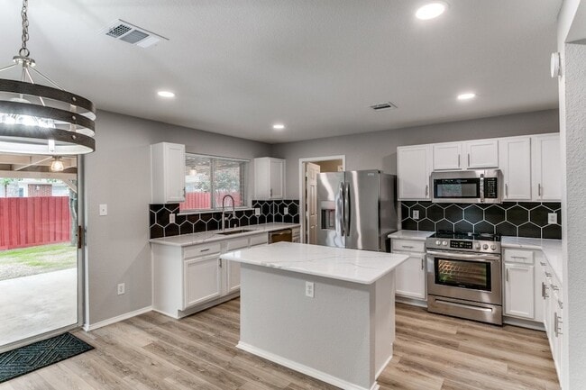 Photo - 312 Oxford Dr