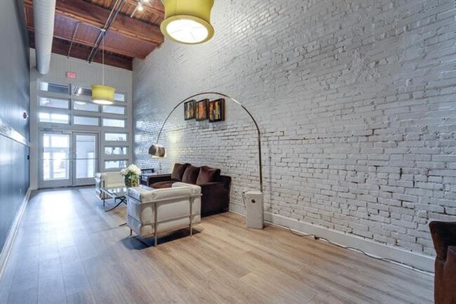 Photo - Amazing 2 bd 2.5 bath 2200 Sq ft breathtak... Unit 402