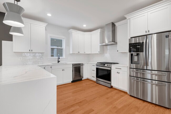 Building Photo - 2718 17th St NE Rental