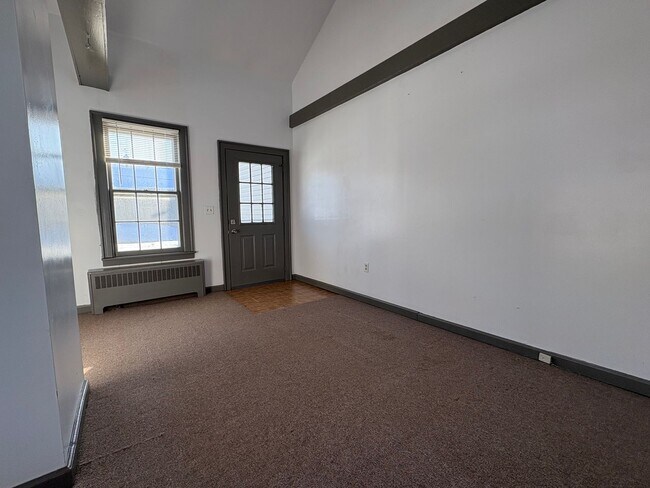 Photo - 320 Chamberlain Rd Unit East Side