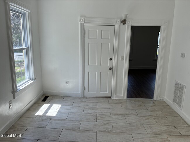Photo - 813 Cutler St