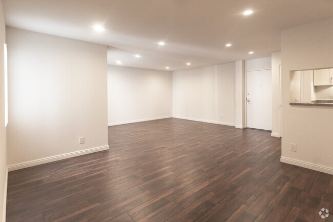 1BR,1BR - 800SF - Living Room
