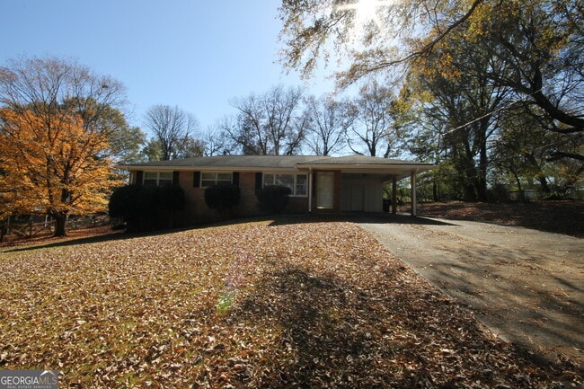 Building Photo - 3661 Pinehill Cir